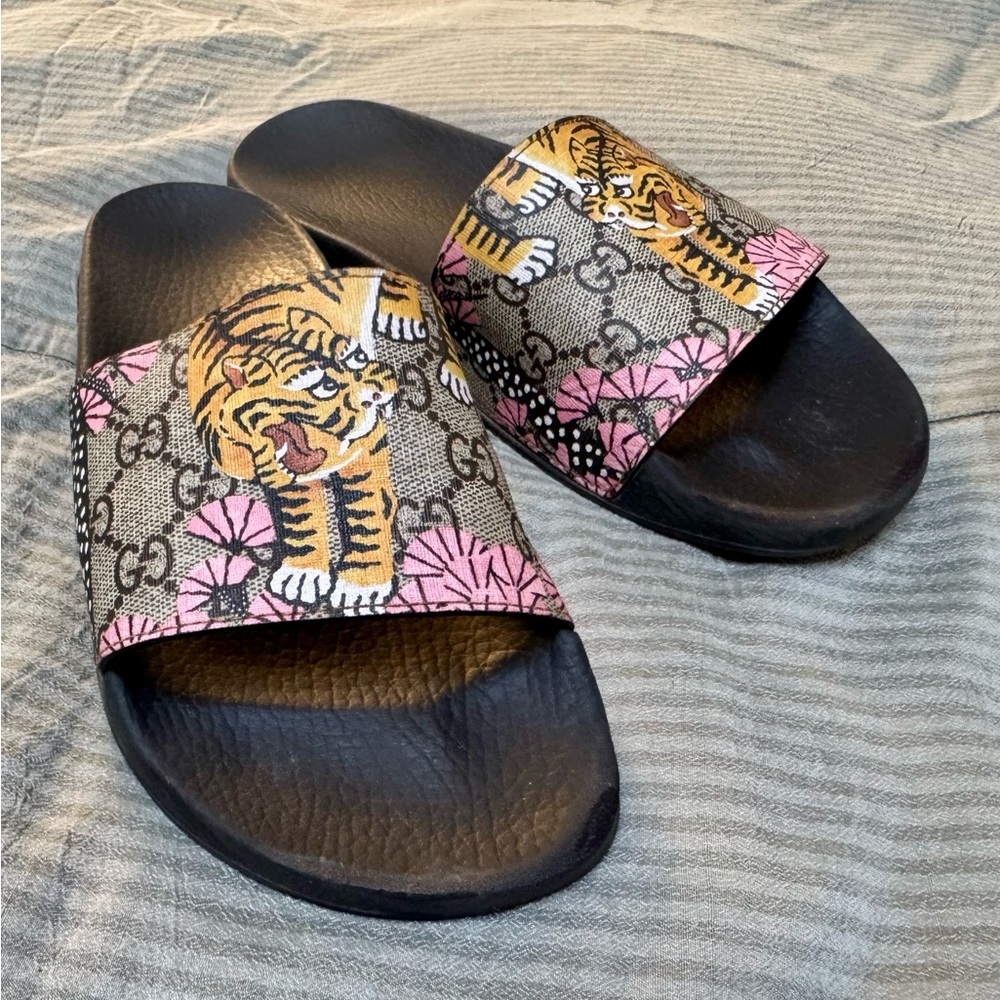 🐅🌸Gucci Bengal Tiger Slides Sz 40 with Pink Floral  Logo Print Women’s 8.5/9